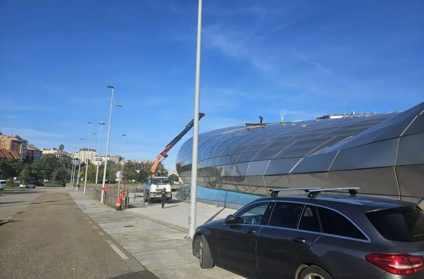 El Ayuntamiento ejecuta ya la mejora de la cubierta del Palacio de Deportes