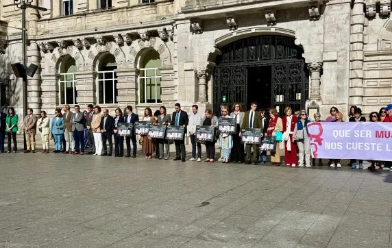 Noticias de Cantabria | El Cántabro | Santander recuerda a las seis mujeres asesinadas por violencia de género con un minuto de silencio