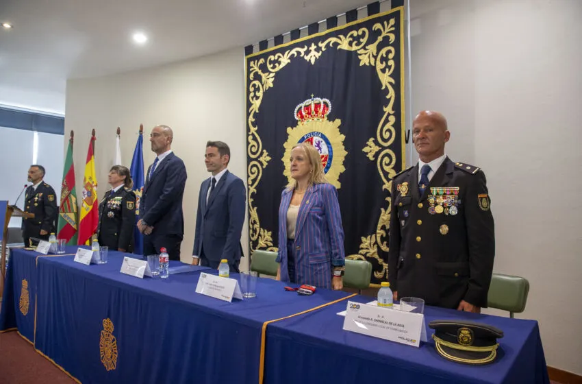 La consejera de Presidencia asiste a los actos del Día de la Policía Nacional en Torrelavega