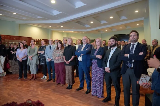 La presidenta del Parlamento afirma que Castro-Urdiales es esencial para la prosperidad y el desarrollo económico de Cantabria