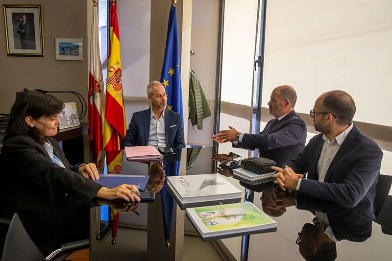  Gobierno de Cantabria y UNEATLÁNTICO evalúan la marcha de planes conjuntos