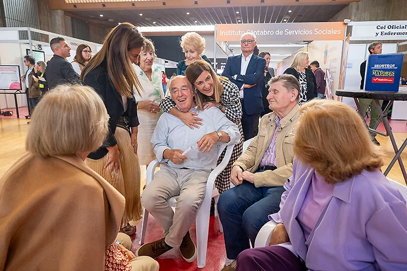 El Gobierno regional inaugura la II Feria de Mayores de Cantabria para promover vínculos y contactos sociales frente a la soledad no deseada