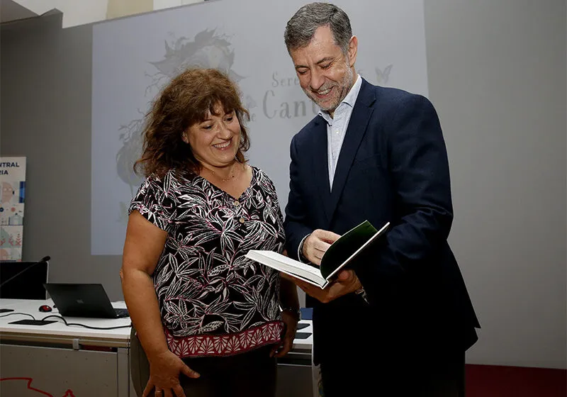 Noticias de Cantabria | El Cántabro | Martínez Abad asiste a la presentación del libro 'Seres mágicos de Cantabria' de Laura Ruiz Rivas