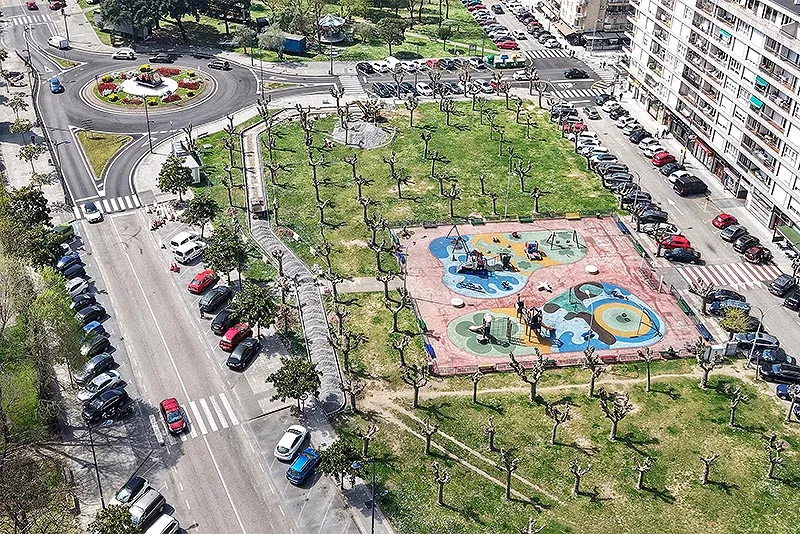 Fomento adjudica la cubrición del parque infantil situado en la alameda Manuel Llano de Laredo