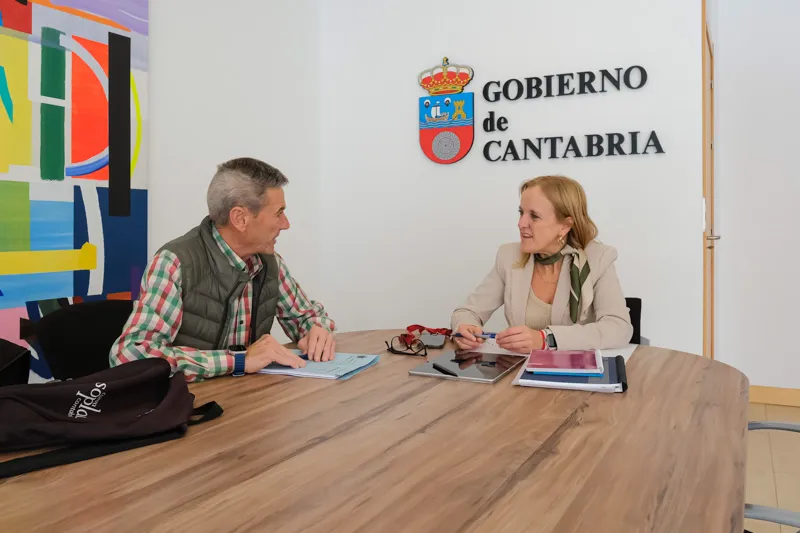 La Consejería de Presidencia destinará 220.000 euros a dotar a los ayuntamientos con guías de respuesta ante incendios forestales