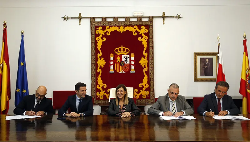 Gobierno, Camargo y ADIF firman el protocolo de actuación para el cubrimiento de las vías en Maliaño
