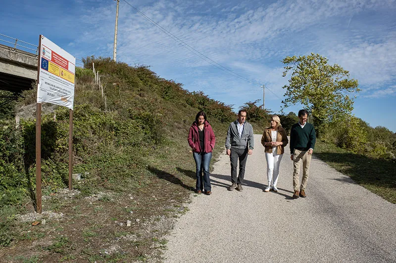 Noticias de Cantabria | El Cántabro | Susinos visita en Santiurde de Reinosa las obras de mejora en caminos rurales y en energías renovables