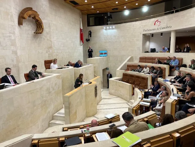 Noticias de Cantabria | El Cántabro | El Parlamento de Cantabria aprueba instar al Gobierno a elaborar una ley autonómica de Autoridad Docente