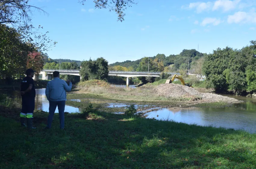 Piélagos reubica los sedimentos del río Pas en el Muelle de Oruña para aumentar la capacidad del cauce y reducir el riesgo de inundaciones