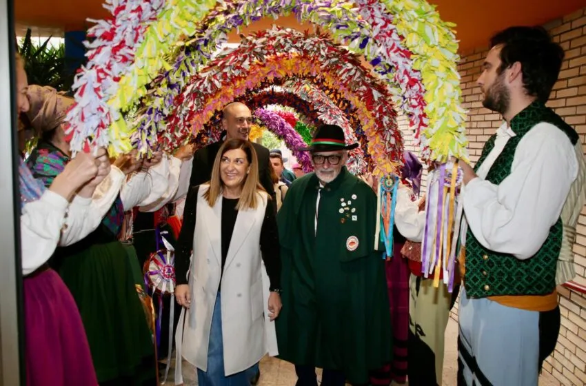 Buruaga, cofrade de honor de los Cocidos de Cantabria, la «olla mágica» que trasciende la gastronomía y habla de «nuestra cultura y raíces»