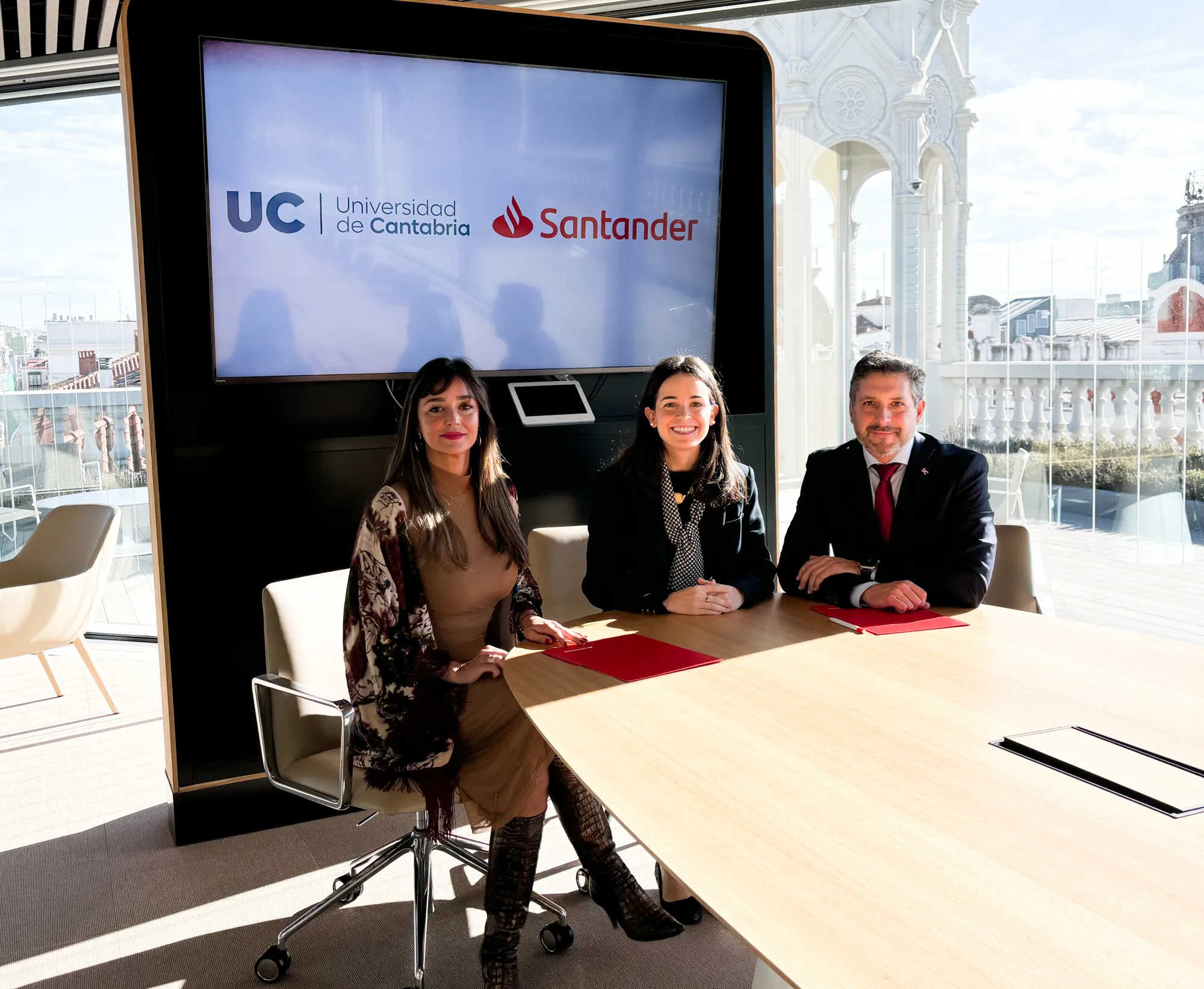 Carmen de la Iglesia, estudiante de Medicina de la UC, recibe el Premio Santander Excelencia 3600