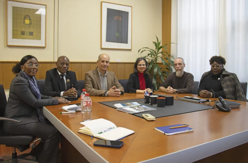  Una delegación de la Orden de Enfermeros de Angola visita la UC para abrir vías de colaboración