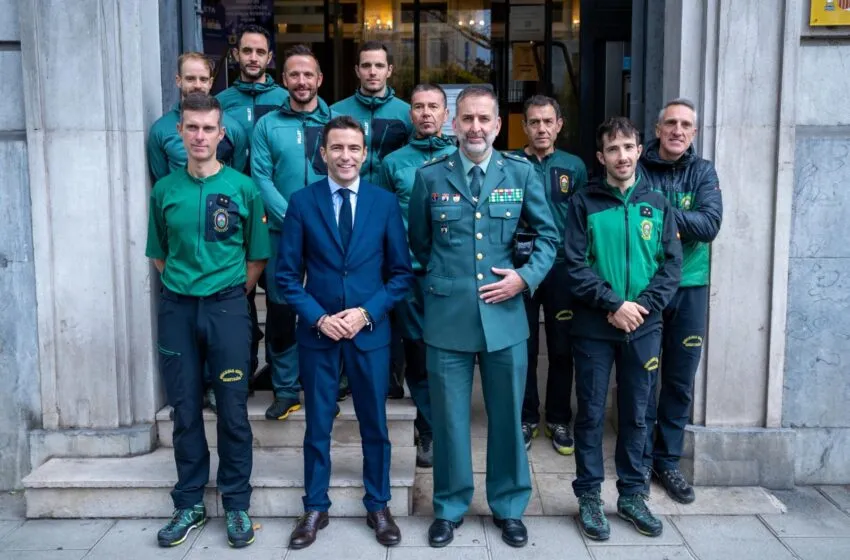 La Guardia Civil forma a los futuros especialistas del GREIM con travesías y ejercicios de espeleología en Ramales de la Victoria