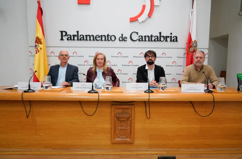  Presentado el libro que recupera la historia de la transición autonómica en Cantabria