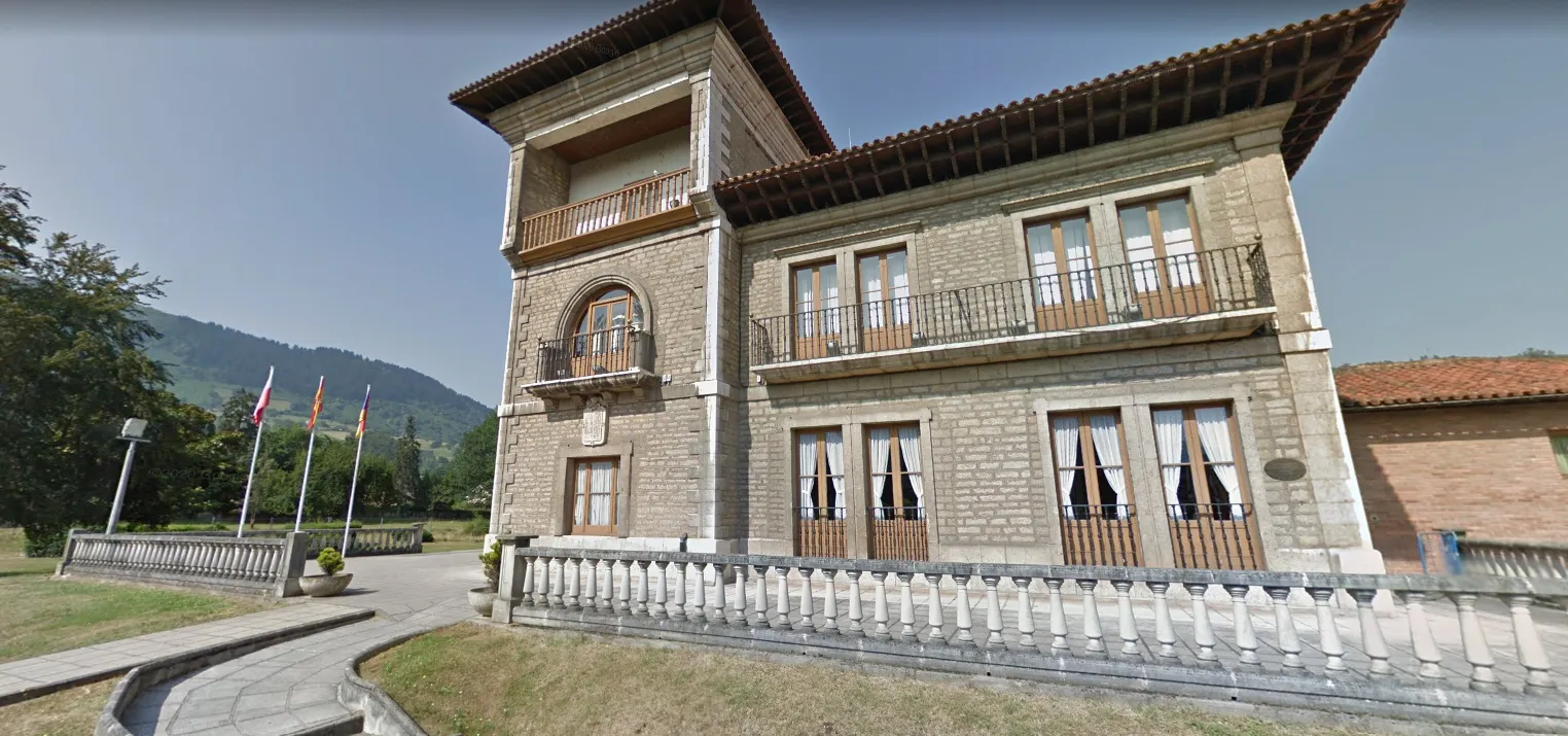 La plaza de técnico informático de Los Corrales de Buelna, bajo sospecha: denuncian ocho años de retrasos, opacidad y un proceso selectivo supuestamente dirigido