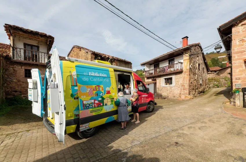 Noticias de Cantabria | El Cántabro | El bibliobús de Cantabria cumple dos años con 1.554 usuarios inscritos y más de 26.700 visitantes