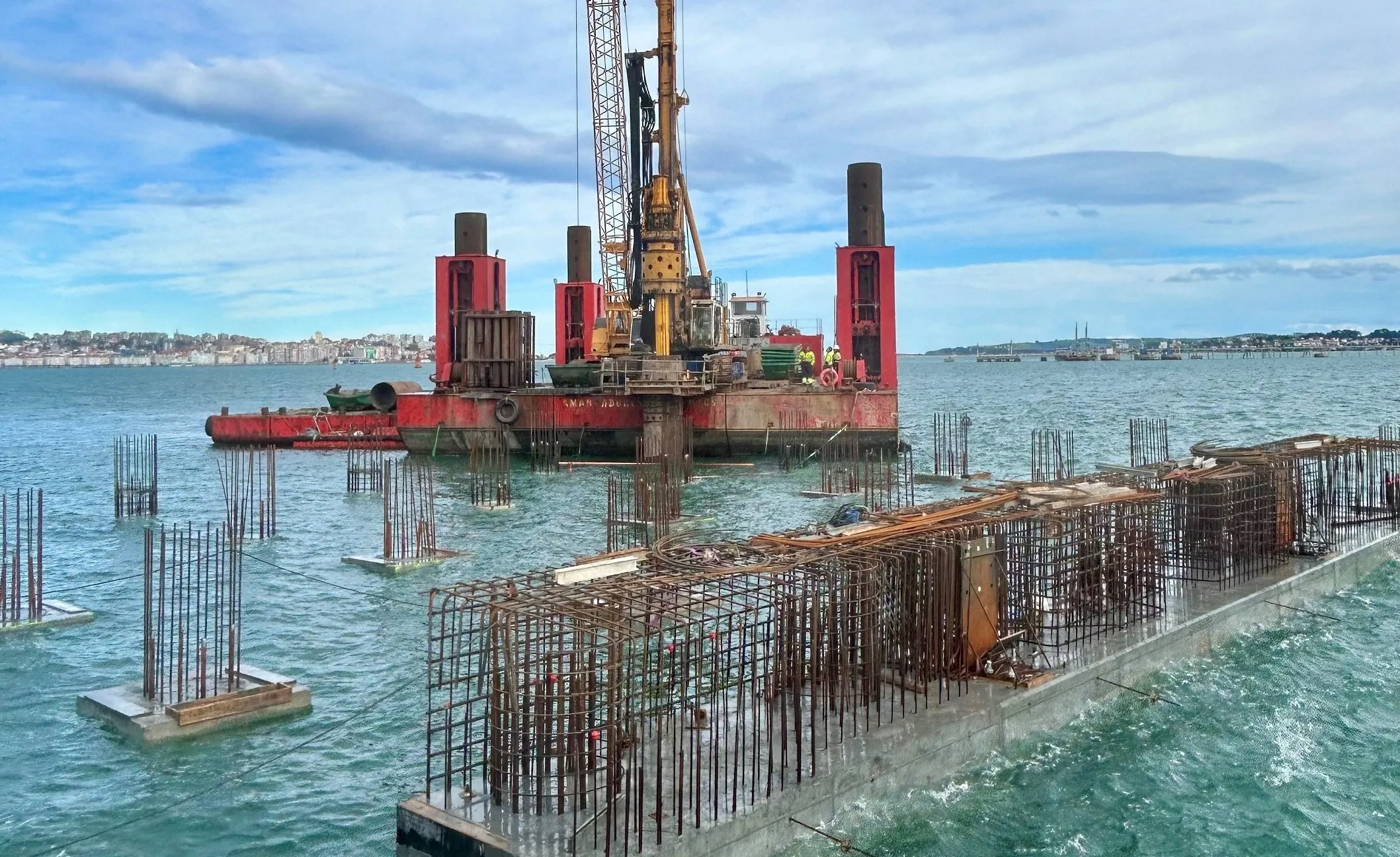 La obra del tacón de Raos 9 avanza según lo previsto tras completarse los pilotes y la primera fase de la viga