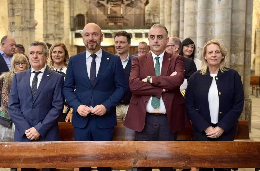 El Gobierno anuncia el fin de las obras de mejora de los pantalanes y la próxima licitación de la línea de atraque y zona de descarga del puerto de Laredo