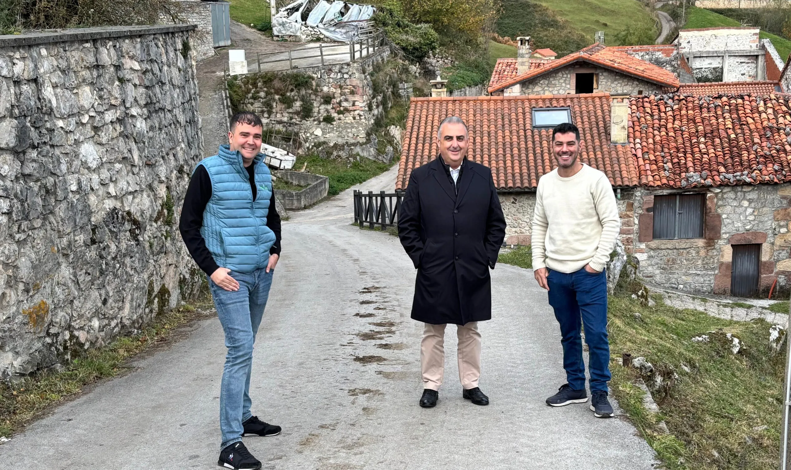 Media inaugura en Tresviso la mejora del acceso a Hazas para facilitar la comunicación y conexión de sus vecinos