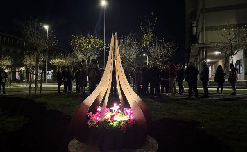 Astillero inaugura “Luz Infinita”, un nuevo monumento en memoria de las víctimas de violencia de género