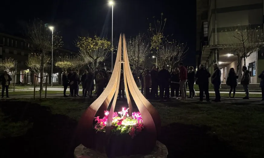 Astillero inaugura “Luz Infinita”, un nuevo monumento en memoria de las víctimas de violencia de género