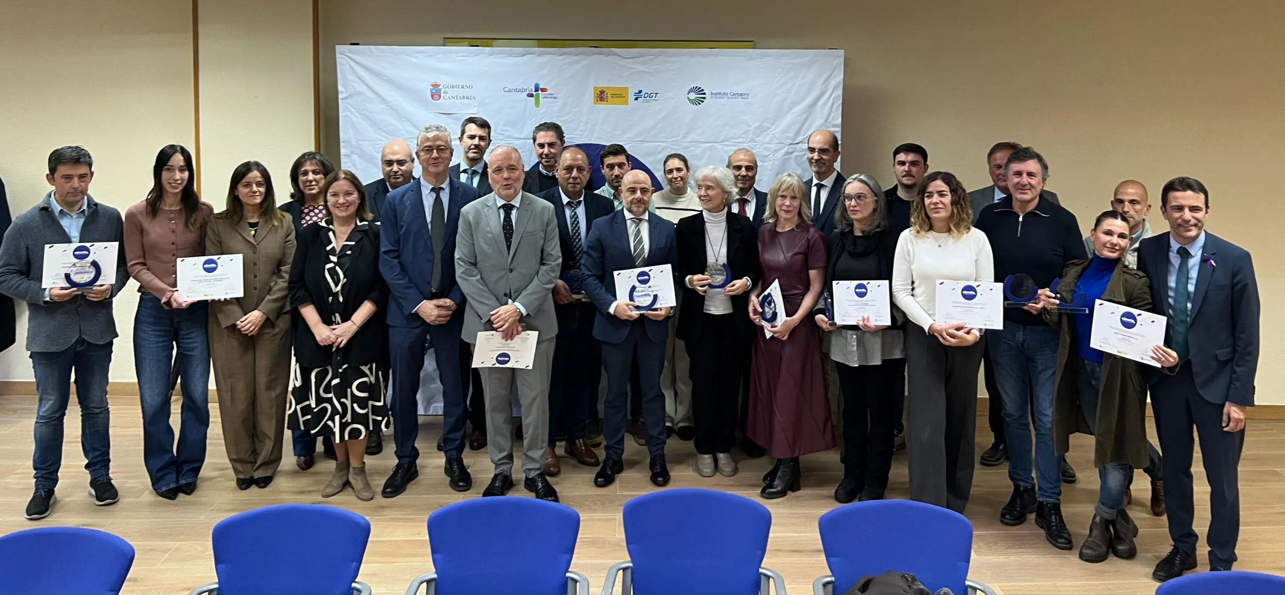 El Gobierno de Cantabria reconoce el compromiso con la seguridad vial laboral de una veintena de empresas y entidades de la región