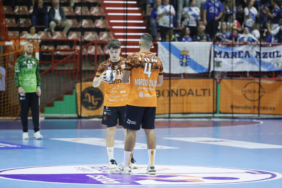 El Bathco BM Torrelavega recibe al IRUDEK Bidasoa Irún en su regreso a ...