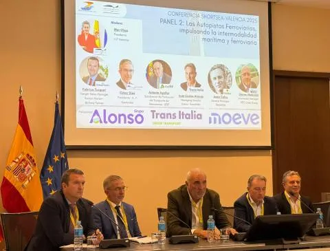  El presidente de la Autoridad Portuaria propone en Valencia un corredor verde que conecte Madrid con el norte de Europa a través del puerto de Santander