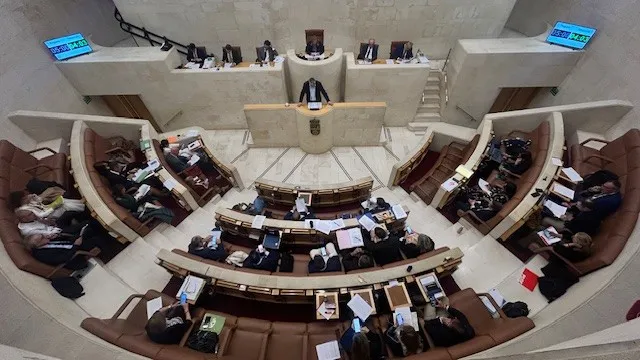  El Parlamento reclama al Gobierno de España la conexión eléctrica para el proyecto Altamira