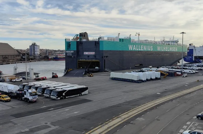 Noticias de Cantabria | El Cántabro | El Puerto de Santander acoge un nuevo récord nacional con la carga de un rotor de 195 toneladas de Iberdrola