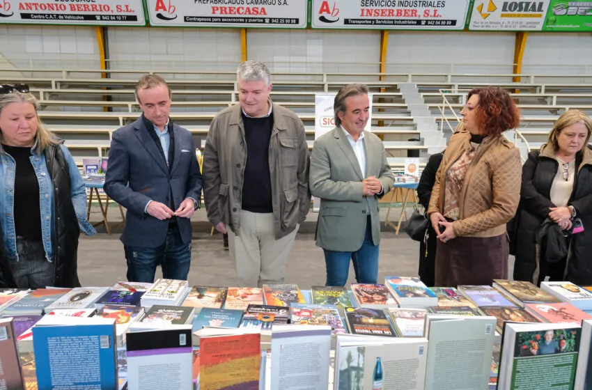  Agüeros inaugura la Feria del Libro Eurocántabra en la bolera Gerardo Castanedo de Maliaño