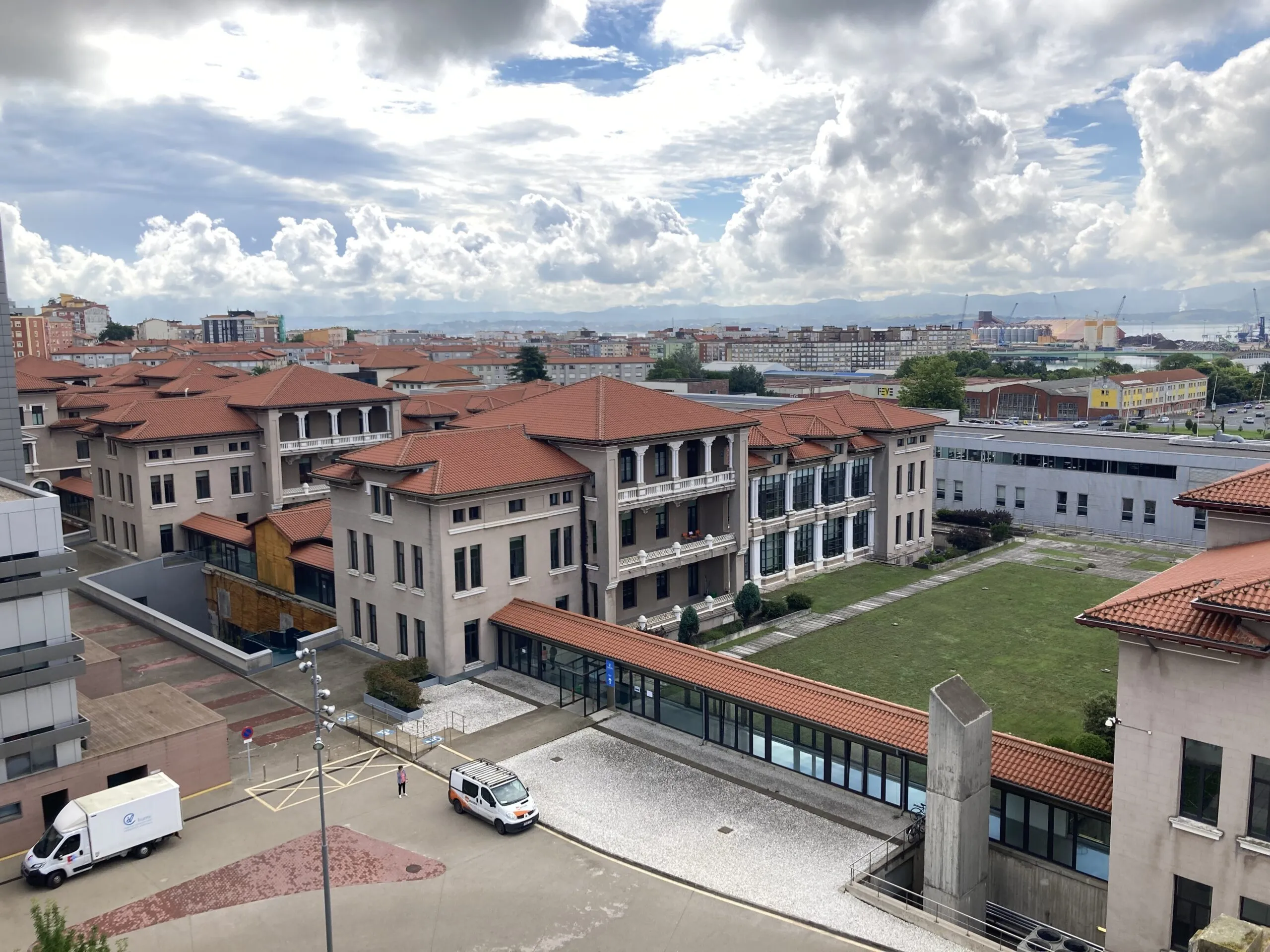 La FMV recibirá este jueves el I Premio San Rafael al Mérito Sanitario del Parlamento de Cantabria y la UC