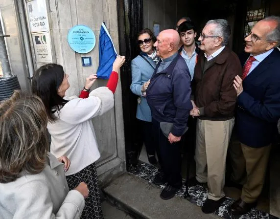 El Ayuntamiento dedica una nueva placa a Simón Cabarga en la Ruta de Ilustres de Santander