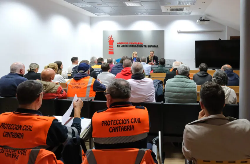 El Gobierno cántabro organizará en marzo un encuentro de hermandad con los voluntarios de protección civil e incidirá en mejorar estos servicios