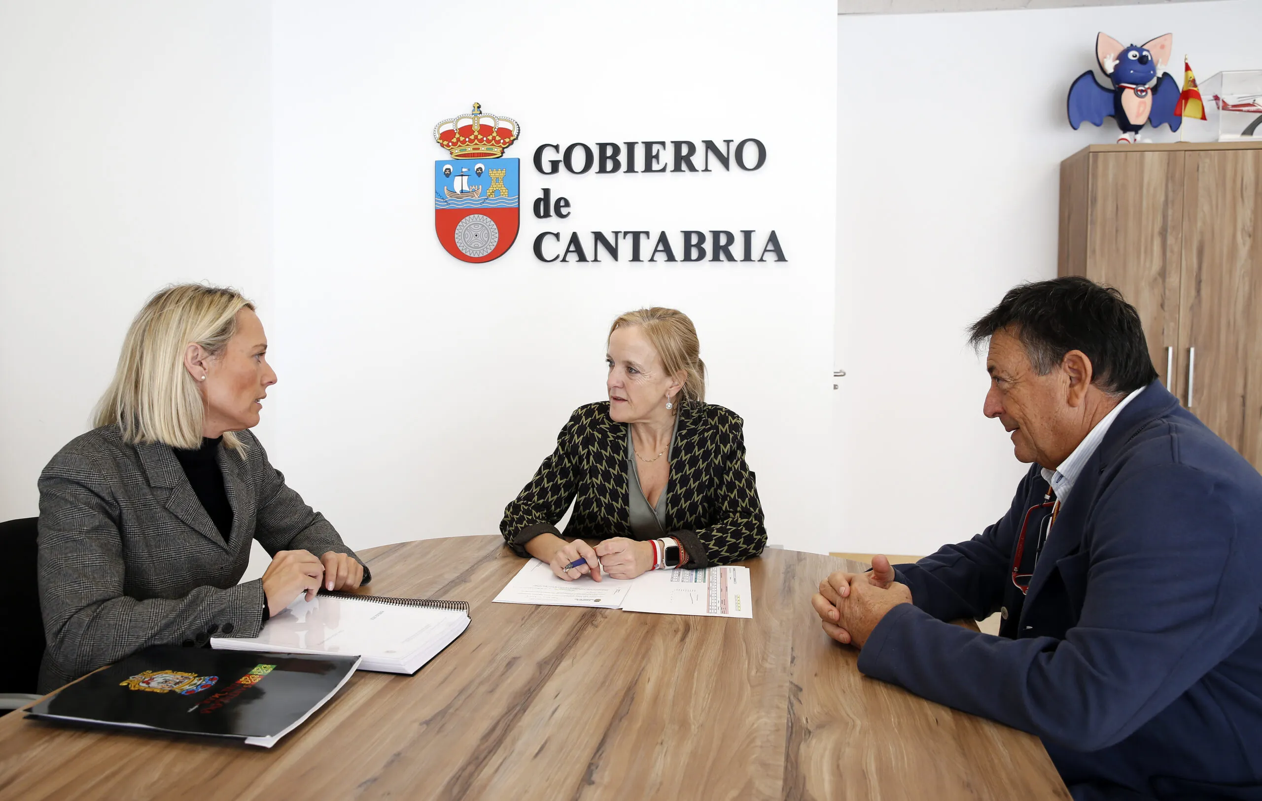 Gobierno y Ayuntamiento estudian colaborar en la redacción de un plan de emergencias municipal para Santillana del Mar