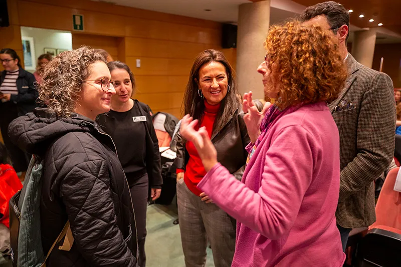  Gómez del Río traslada el apoyo del Gobierno para impulsar iniciativas que fomenten «la participación real y plena» de las mujeres sordas en espacios de decisión