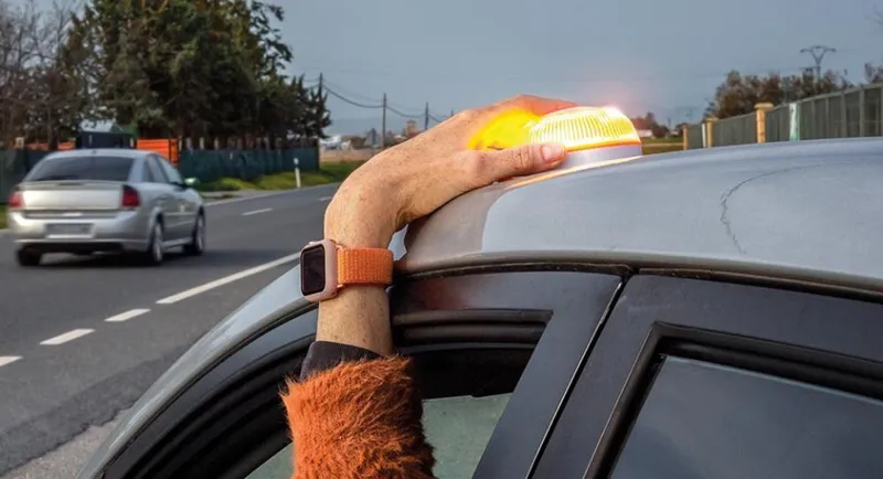 El Gobierno de Cantabria informa a los usuarios y consumidores sobre la nueva baliza de emergencia para la señalización de vehículos inmovilizados