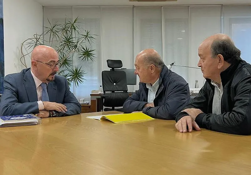 Noticias de Cantabria | El Cántabro | Pascual aborda con el alcalde de Villacarriedo la situación sanitaria del municipio y sus principales necesidades