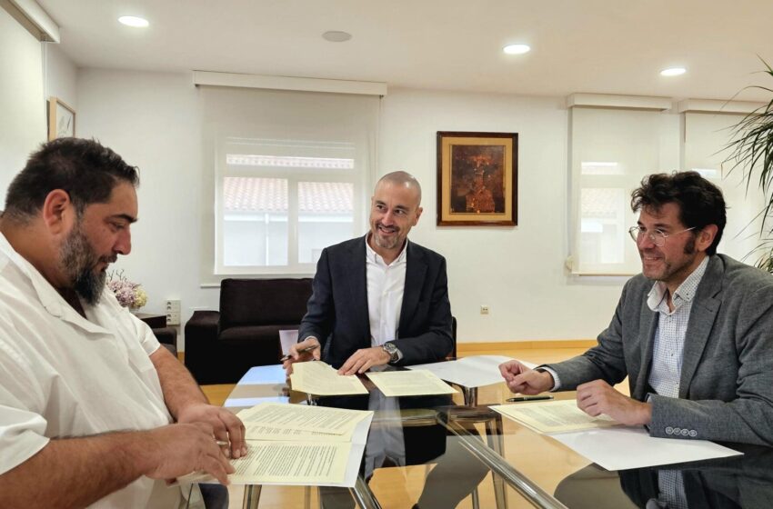 Torrelavega refuerza su compromiso con la inclusión al firmar un convenio con la asociación Araté Caló