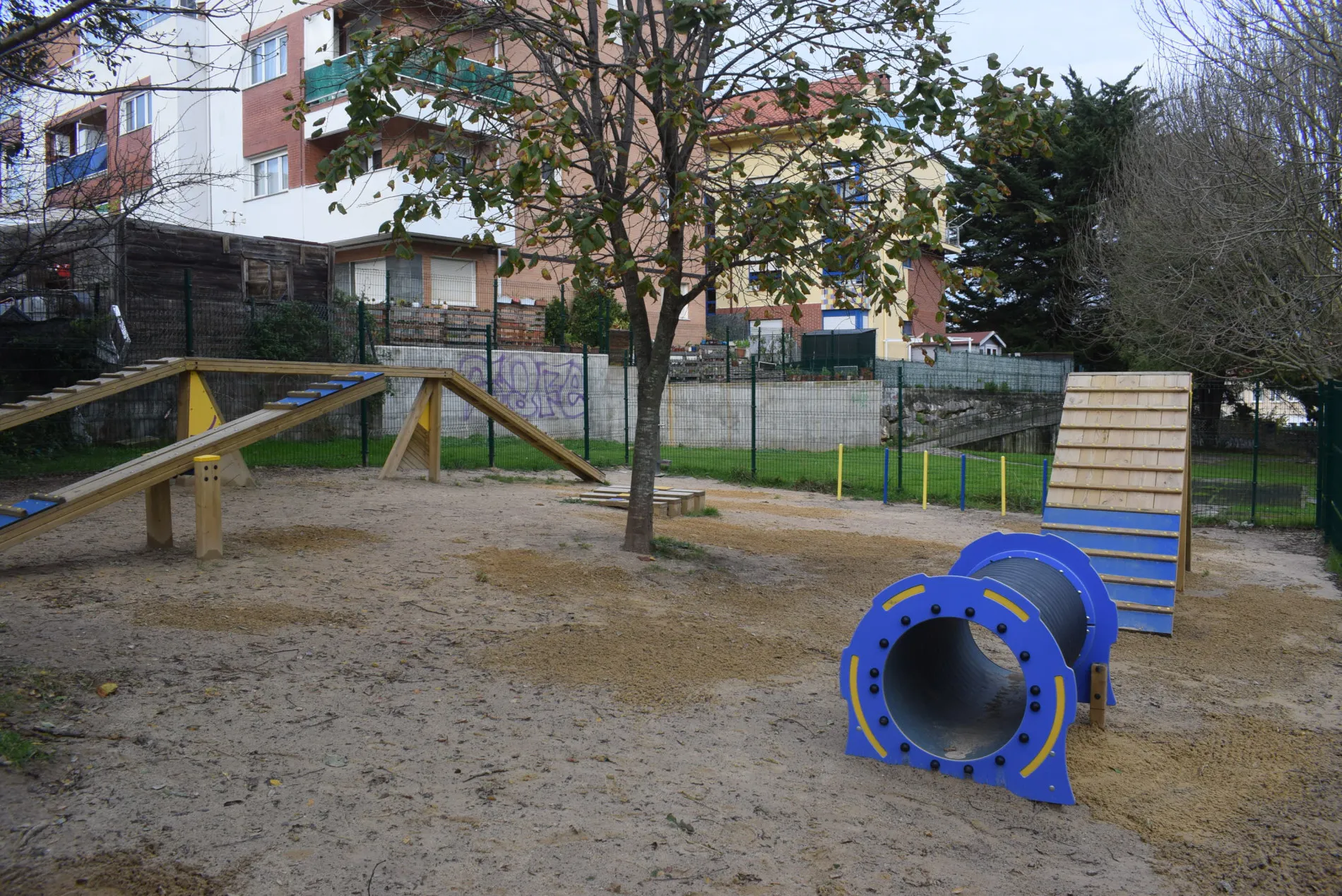 Piélagos pone en servicio el segundo parque canino del municipio en el barrio Salas de Liencres