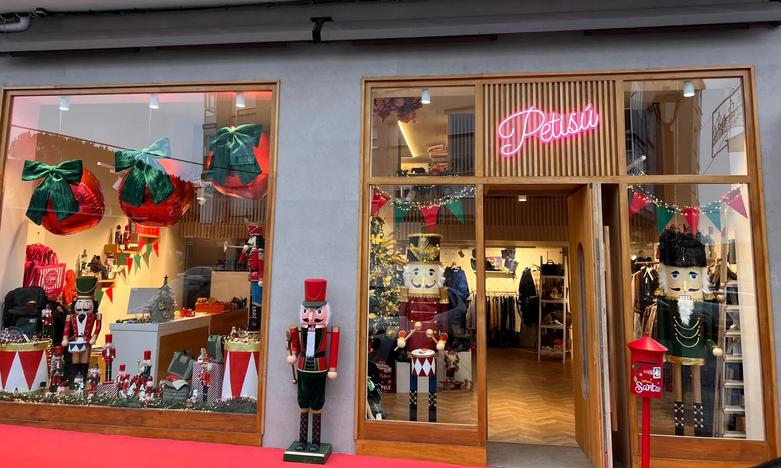 Petisu Moda y Finca Oxford brillan en la Navidad de Piélagos