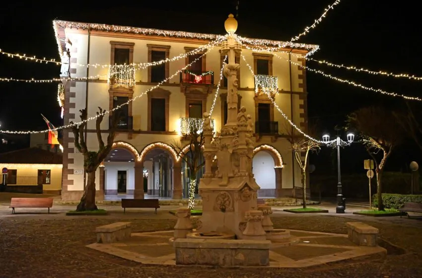  Comillas reconoce a los mejores escaparates navideños en la octava edición del concurso de decoración comercial