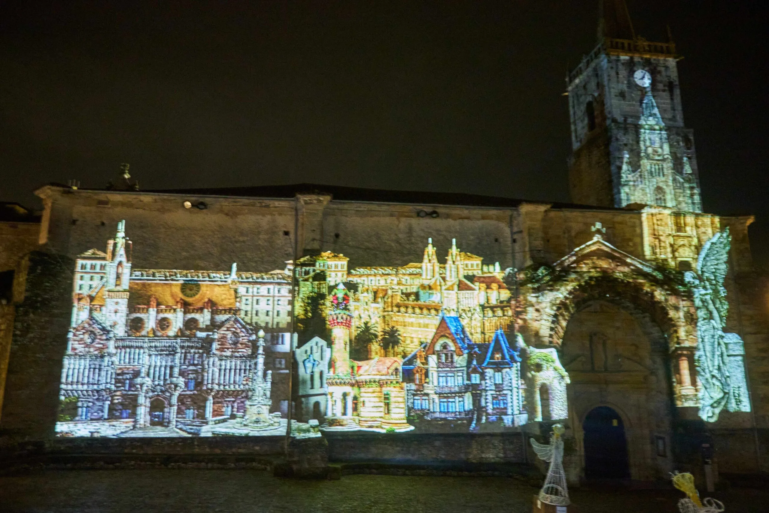 Comillas continúa con los pases del videomapping navideño hasta el próximo 30 de diciembre