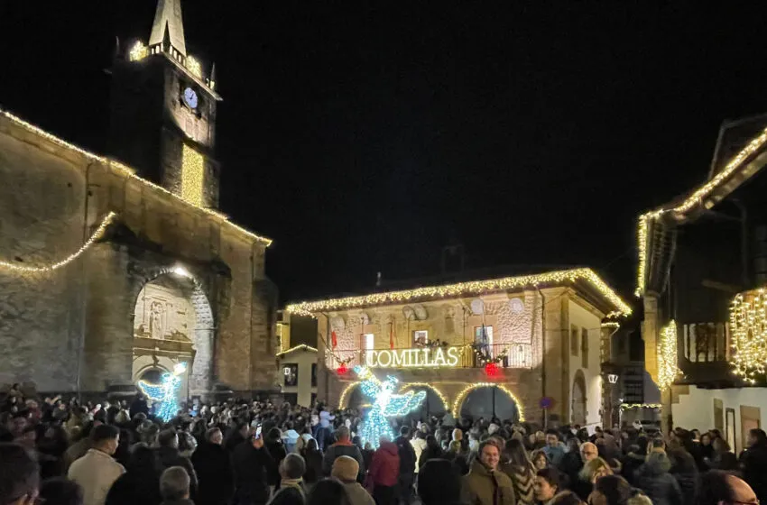 Los niños y niñas del CEIP Jesús Cancio encienden la Navidad en Comillas