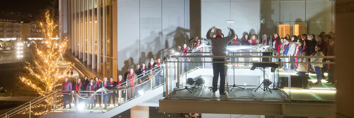 Voces frente al mar: el Centro Botín invita mañana a sumarse al coro efímero “Cántale al mar”