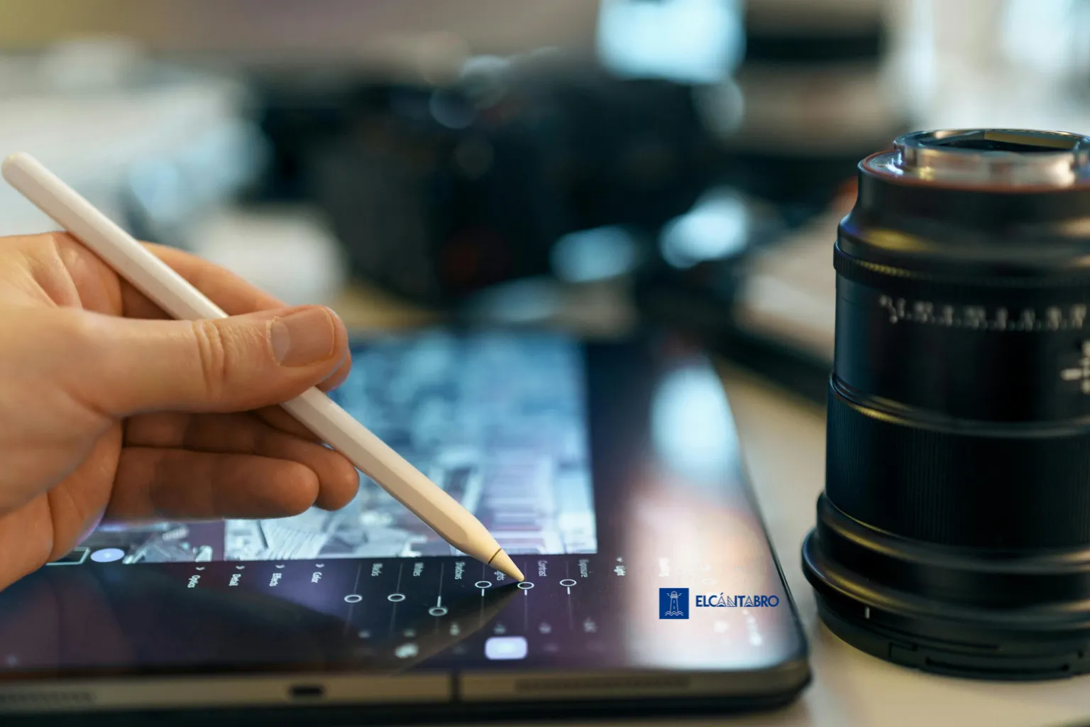 CESINE integra el diseño gráfico y la inteligencia artificial como alianza creativa para el futuro profesional