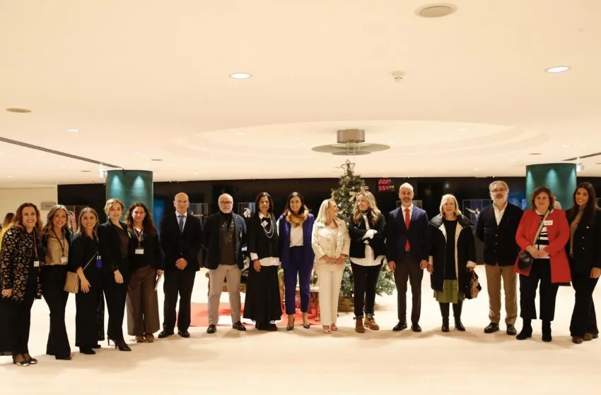  Silva agradece su compromiso por la educación de Cantabria al alumnado, profesorado y familias, en el XXX Festival de Navidad de CONCAPA