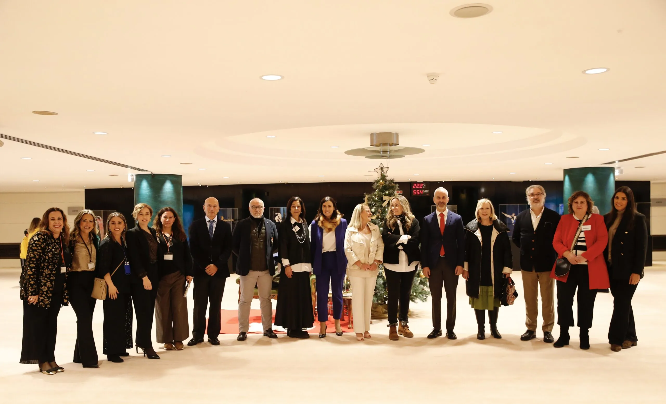 Silva agradece su compromiso por la educación de Cantabria al alumnado, profesorado y familias, en el XXX Festival de Navidad de CONCAPA