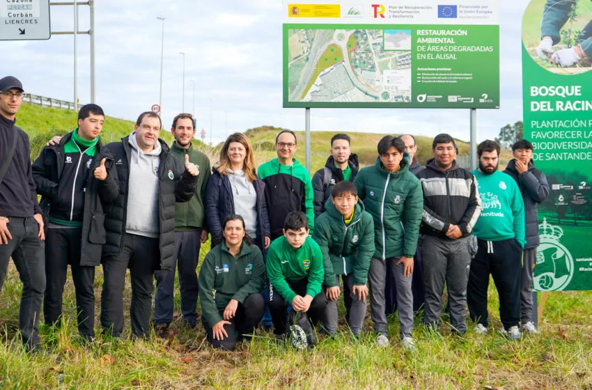  El Bosque del Racing suma 1.619 plantas tras una nueva plantación popular en El Alisal
