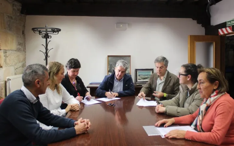  Firmados dos convenios para que los alumnos del taller de empleo realicen prácticas profesionales en residencias